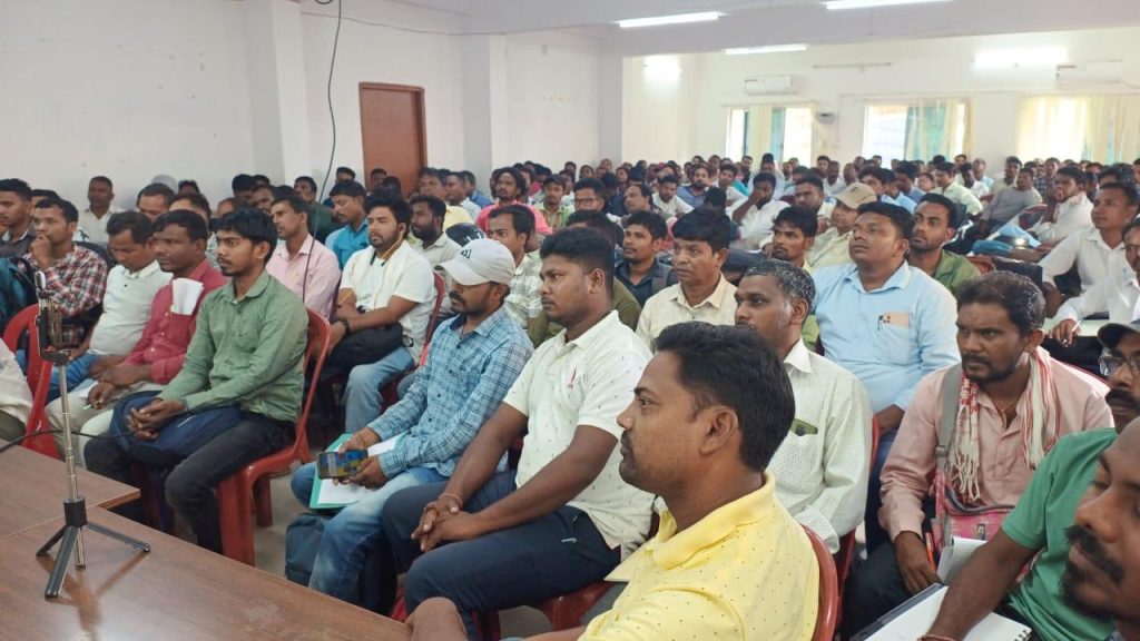 Chaibasa:पंचायती राज विभाग रांची के निर्देशानुसार प्रमंडलीय प्रशिक्षण संस्थान कोल्हान प्रमंडल चाईबासा में डिजिटल पंचायत परियोजना अन्तर्गत कार्यरत प्रज्ञा केंद्र संचालकों के ऑनलाइन उन्मुखीकरण हेतु एक दिवसीय प्रशिक्षण सह कार्यशाला हुआ आयोजित