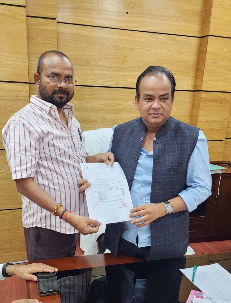Good initiative for road: विधायक मंगल कालिंदी मंत्री से मिले, जुगसलाई विधानसभा को पांच सड़कों की मिली सौगात