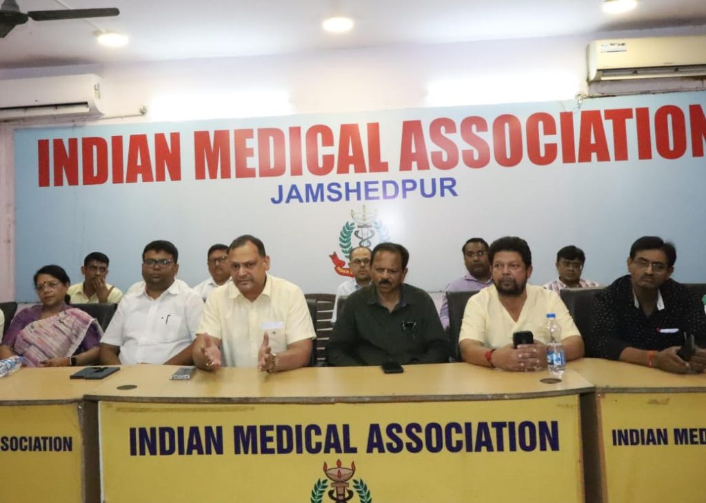 Doctor Murder Case: जमशेदपुर आइएमए के डॉक्टरों में आक्रोश, मेडिकल प्रोटेक्शन एक्ट लागू कराने की मांग