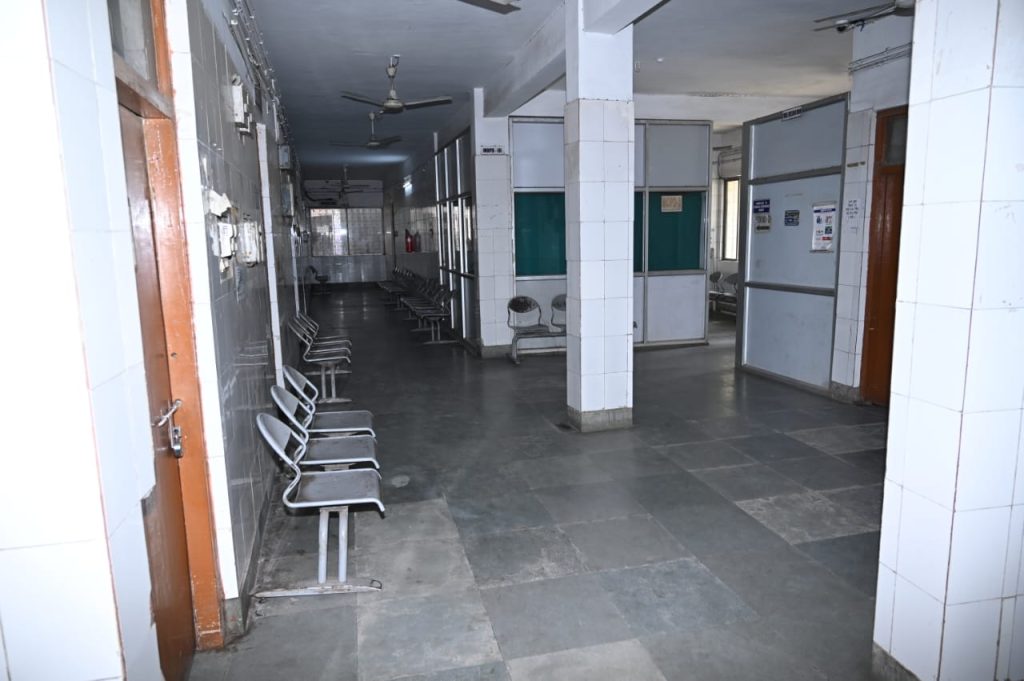 Jamshedpur ‘Doctor Strike’: चिकित्सकों की हड़ताल से स्वास्थ्य सेवाएं प्रभावित, MGM में ओपीडी बंद, शाम में निकलेगी रैली
