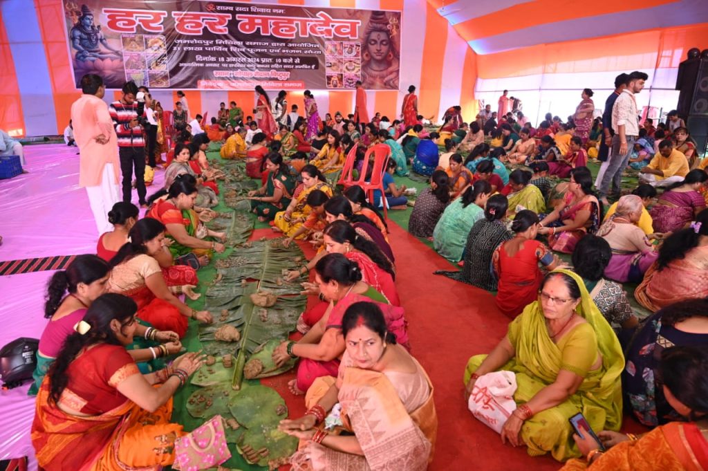 Jamshedpur Sawan Utsav: गोपाल मैदान में 200 लीटर गौ दूध से 21 लाख पार्थिव महादेव का हुआ अभिषेक