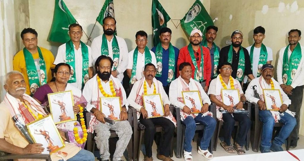 Jamshedpur Politics: Mango में झामुमो ने झारखंड आंदोलनकारियों को किया सम्मानित