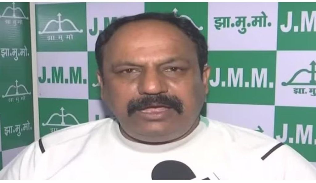 Jharkhand Politics: भाजपा में जाने की खबरों पर बोला झामुमो, यह चंपाई सोरेन का आत्मघाती कदम होगा…
