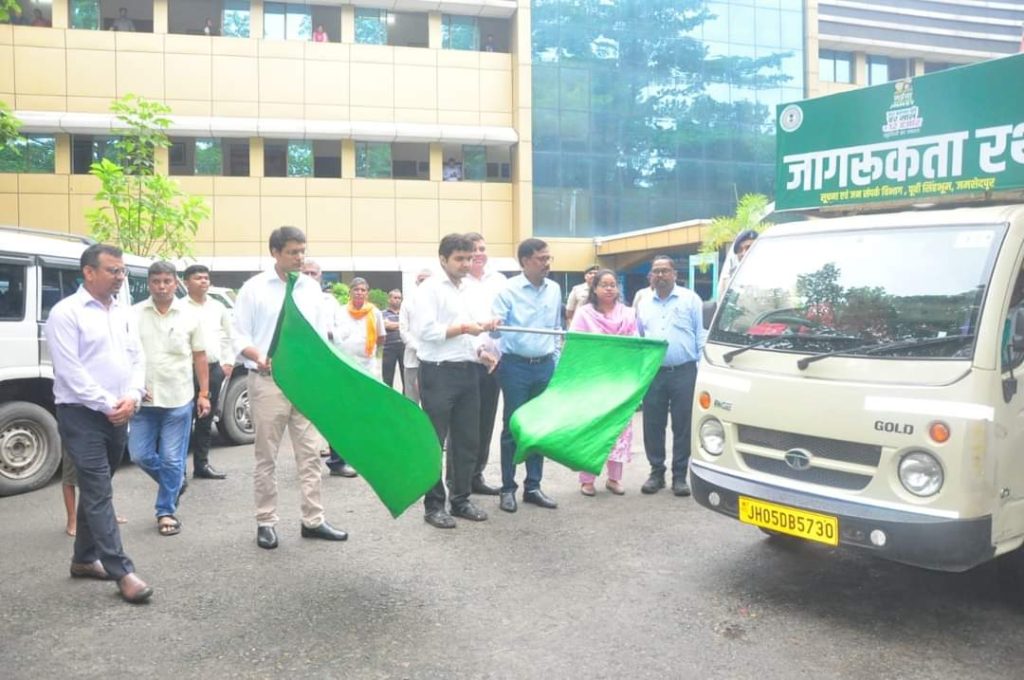 Jamshedpur: महिलाएं जमा करायें आवेदन, मिलेंगे हर माह ₹1000; DC ने रवाना किया मंईयां सम्मान योजना का जागरूकता रथ