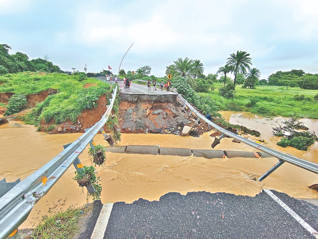 Jharkhand: भारी बारिश से NH 75 पर डायवर्सन बहा, अब रांची से डालटेनगंज दूसरे मार्ग से जाएंगी गाड़ियां