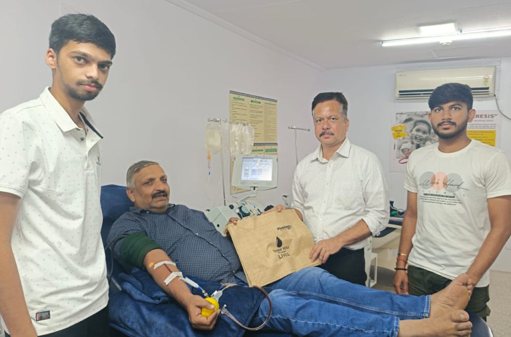 आनंद मार्ग के सुनील आनंद ने डेंगू मरीज की जान बचाने के लिए दिया सिंगल डोनर प्लेटलेट