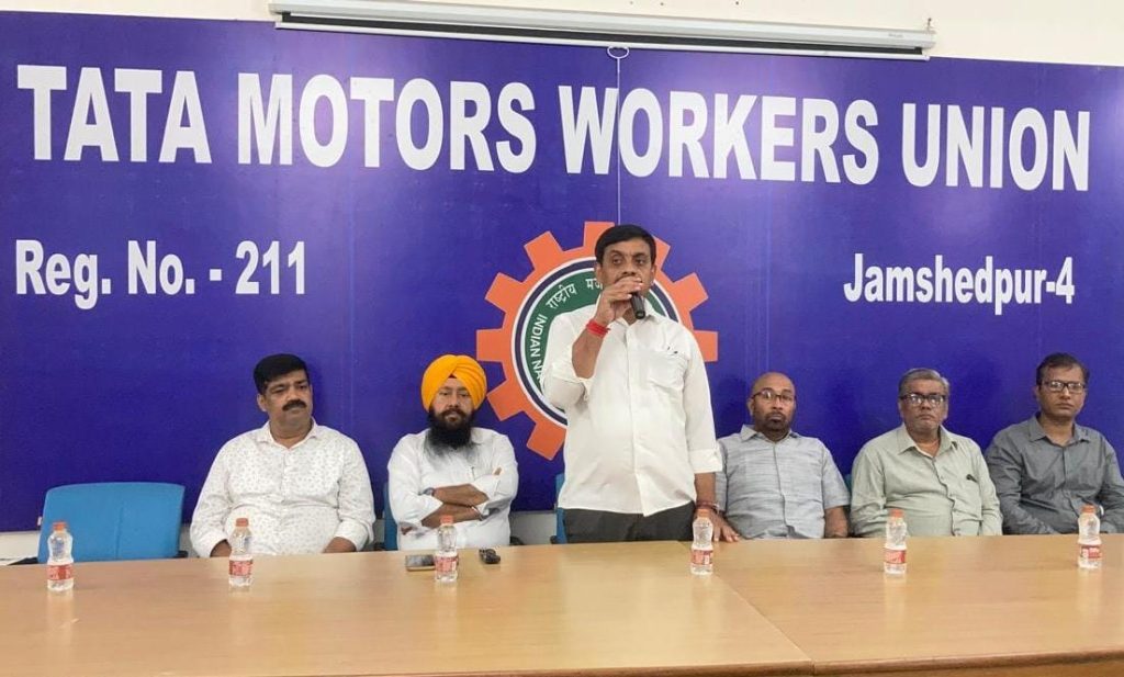 Tata Motors वर्कर्स यूनियन की कमेटी मीटिंग में समय पर और बेहतर बोनस पर हुई चर्चा