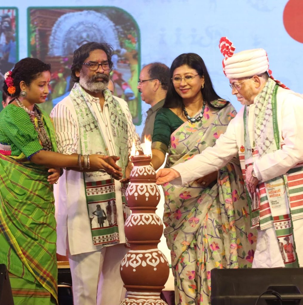 World Tribal Day: रांची में ‘झारखंड आदिवासी महोत्सव’ का हुआ शुभारंभ, राज्य की समृद्ध कला-संस्कृति की दिखी झलक
