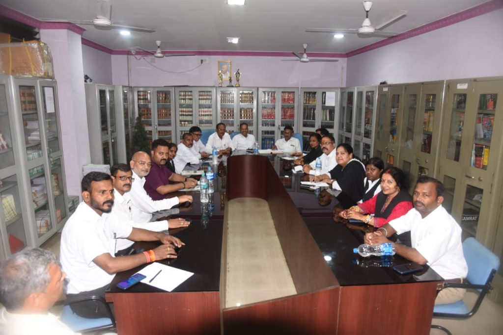 District Bar Association:: एडहॉक कमेटी ने जिला बार एसोसिएशन की नयी कमेटी को सौंपा प्रभार