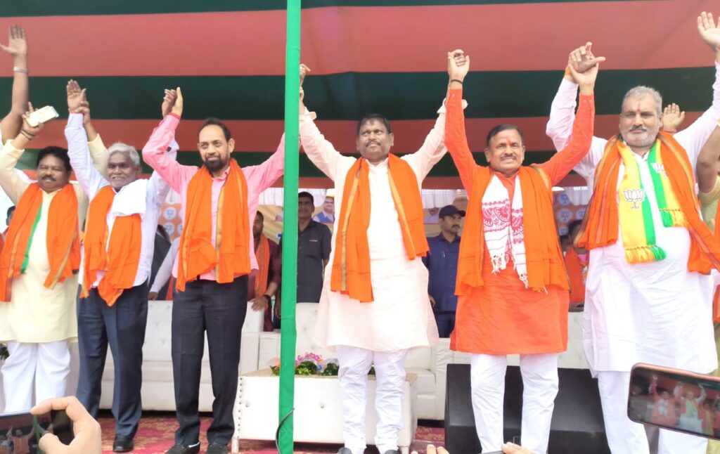 पोटका में भाजपा की परिवर्तन यात्रा: अर्जुन मुंडा बोले, चुनाव से पहले एक-एक हजार देकर ठग रही हेमंत सरकार, चंपाई ने कहा, बांग्लादेशी घुसपैठ से भाजपा ही दिला सकती है निजात
