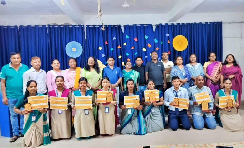 Chaibasa News: टाटा कॉलेज में शिक्षक सम्मान समारोह का आयोजन, प्राचार्य बोले, शिक्षकों का सम्मान करें, रिजल्ट बेहतर होगा