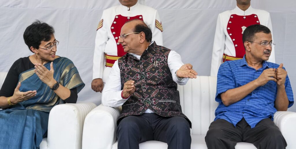 आतिशी ने दिल्ली के मुख्यमंत्री पद की शपथ ली, पांच मंत्रियों ने भी शपथ ग्रहण किया, समारोह में मैजूद रहे अरविंद केजरीवाल