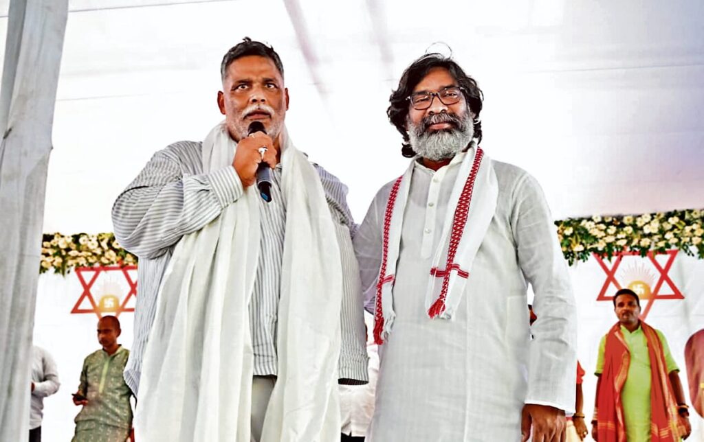 CM हेमंत सोरेन पूर्णिया पहुंचे सांसद पप्पू यादव के पिता को दी श्रद्धांजलि, परिवार के सदस्यों से भी मिले