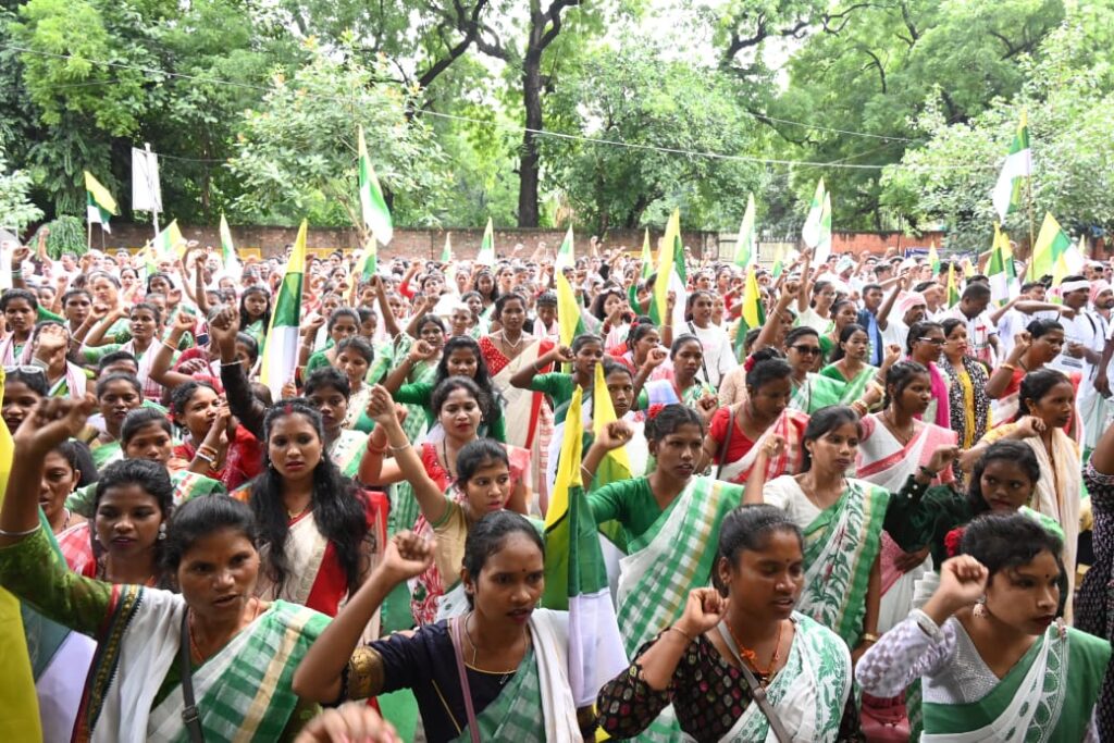 Jamshedpur News: हो समाज युवा महासभा ने हो भाषा को मान्यता नहीं, तो वोट नहीं का दिया नारा, दिल्ली जंतर-मंतर में धरना प्रदर्शन