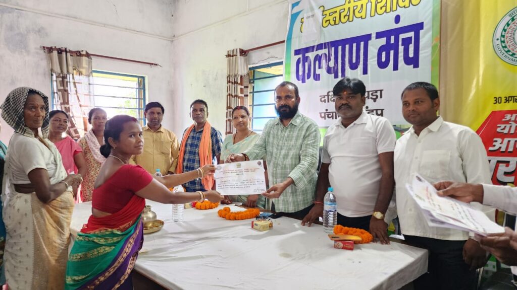 Jamshedpur: सरकार आपके द्वार कार्यक्रम में पहुंचे विधायक मंगल कालिंदी, गिनायीं हेमंत सरकार की उपलब्धियां, बोले, राज्य का विकास देख भाजपा के पेट में हो रहा दर्द