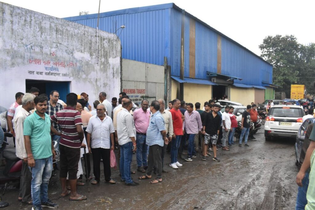 Jamshedpur:लाल बाबा फाउंड्री इलाके में गोदामों पर आज चलेगा बुलडोजर, पहुंचे सांसद समेत विभिन्न दलों के नेता, जताया विरोध, कहा, गोदाम-घरों को टूटने नहीं देंगे; पढ़ें किसने क्या कहा