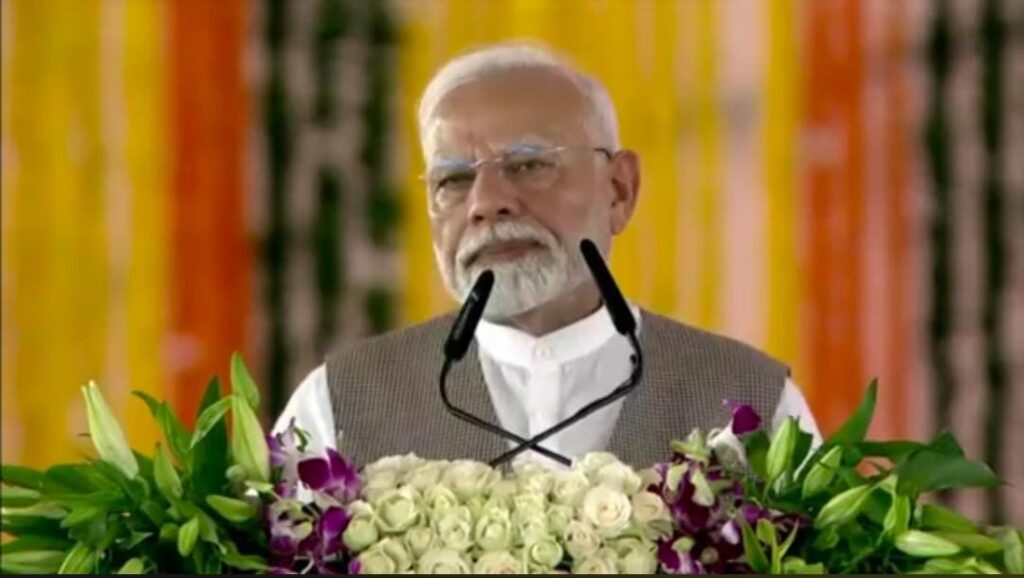 PM Narendra Modi: कांग्रेस देश की सबसे भ्रष्ट पार्टी, ‘टुकड़े-टुकड़े’ गिरोह और शहरी नक्सलियों द्वारा हो रहा संचालित; महाराष्ट्र की जनसभा में बोले प्रधानमंत्री