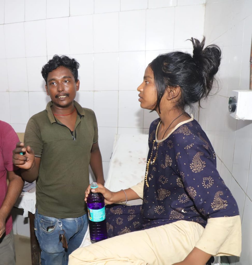 Saraikela News: कांड्रा के स्कूल में शिक्षक दिवस पर केक खाकर कई बच्चों की बिगड़ी तबीयत, 7 की हालत गंभीर
