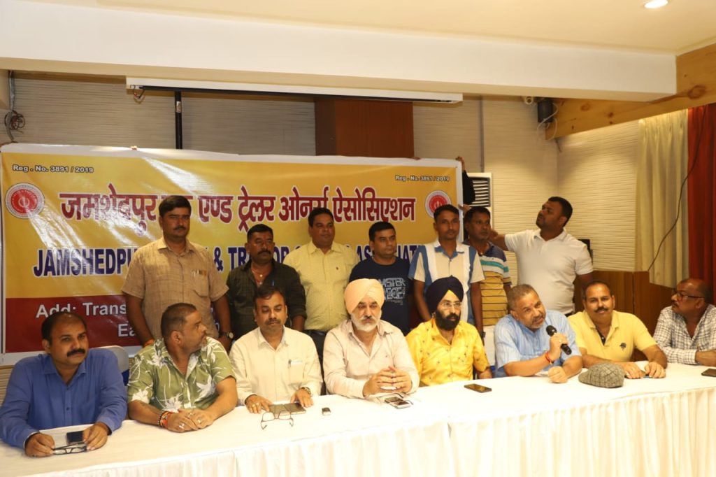 Jamshedpur News: किराया वृद्धि की मांग को लेकर 13 से जमशेदपुर ट्रक ट्रेलर ऑनर एसोसिएशन ने किया हड़ताल का आह्वान