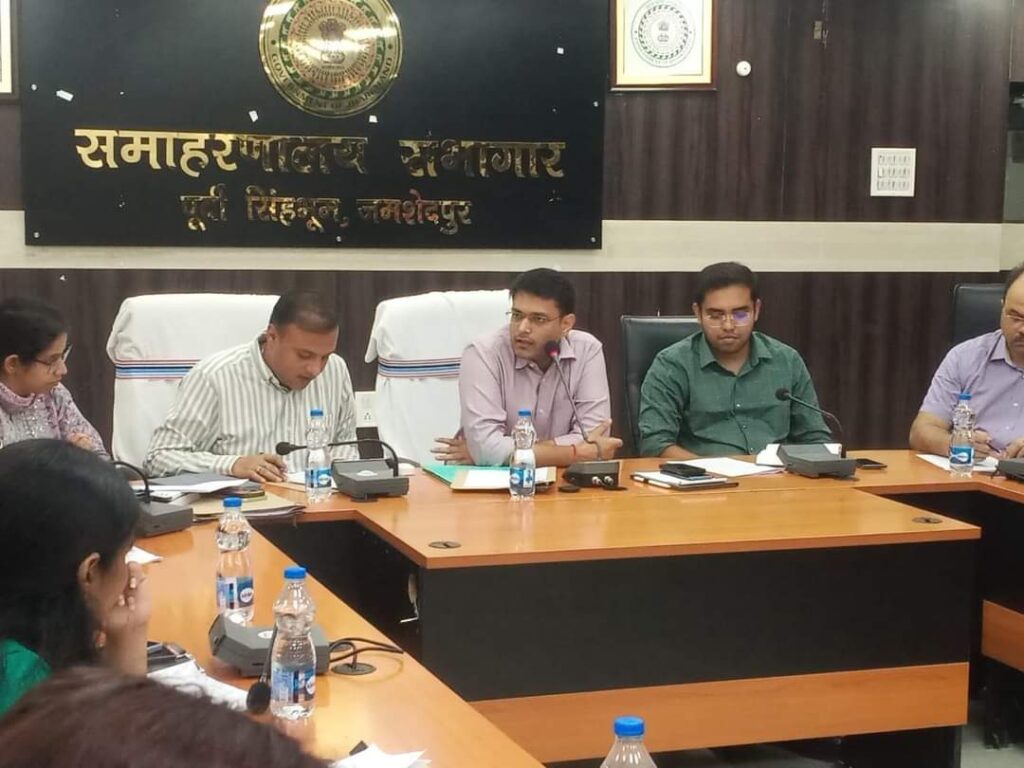 Jamshedpur Administration: जिला निर्वाचन पदाधिकारी ने सभी कोषांगों के साथ की बैठक, कहा- निर्वाचन आयोग की गाइडलाइन का शत प्रतिशत अनुपालन सुनिश्चित करें