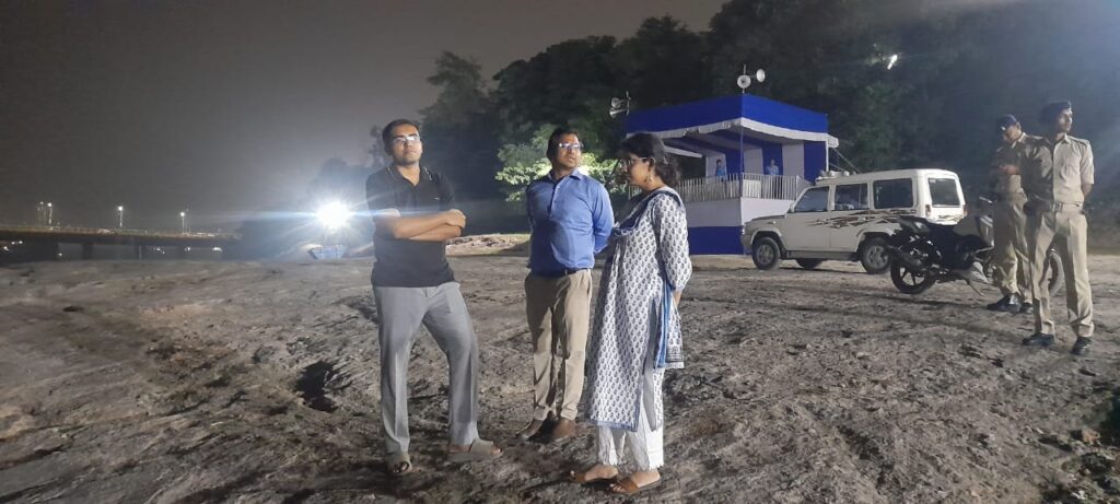 Jamshedpur: शांतिपूर्वक दुर्गा पूजा प्रतिमा विसर्जन को लेकर जिला प्रशासन की तैयारी पूरी,एडीएम लॉ एंड ऑर्डर, अनुमंडल पदाधिकारी धालभूम, उप नगर आयुक्त जे.एन.ए.सी ने विसर्जन घाटों का किया निरीक्षण