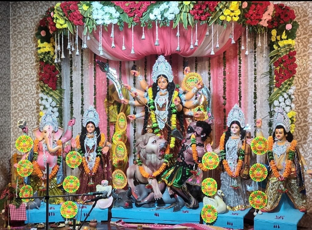 Jamshedpur: श्री श्री सार्वजनिक दुर्गा पूजा समिति बडौदा घाट द्वारा बागबेड़ा रेलवे सोसाइटी में वर्ष 2005 में आरंभ हुई थी सार्वजनिक दुर्गा पूजा
