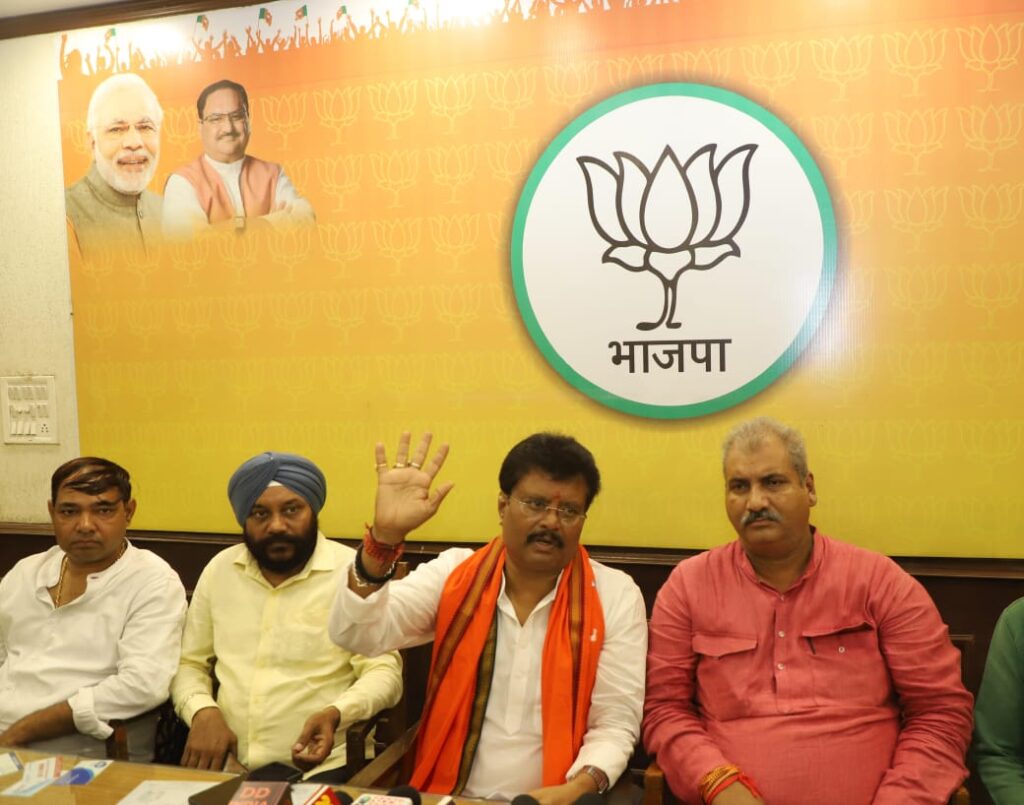 Abhay singh Vs Banna: भाजपा नेता अभय सिंह ने बन्ना गुप्ता के खिलाफ लगाये गंभीर आरोप, कहा, मंत्री के इशारे पर उनके भाई और परिजनों पर दर्ज कराया गया केस