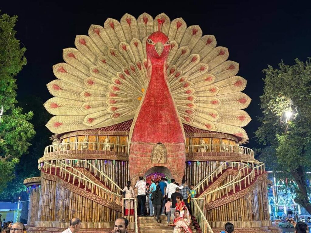 Agrico Durga Puja Pandal: 75 फीट ऊंचे मयूर की थीम पर बना है एग्रिको दुर्गा पूजा कमेटी के पूजा पंडाल, ओडिशा के राज्यपाल रघुवर दास ने किया उदघाटन