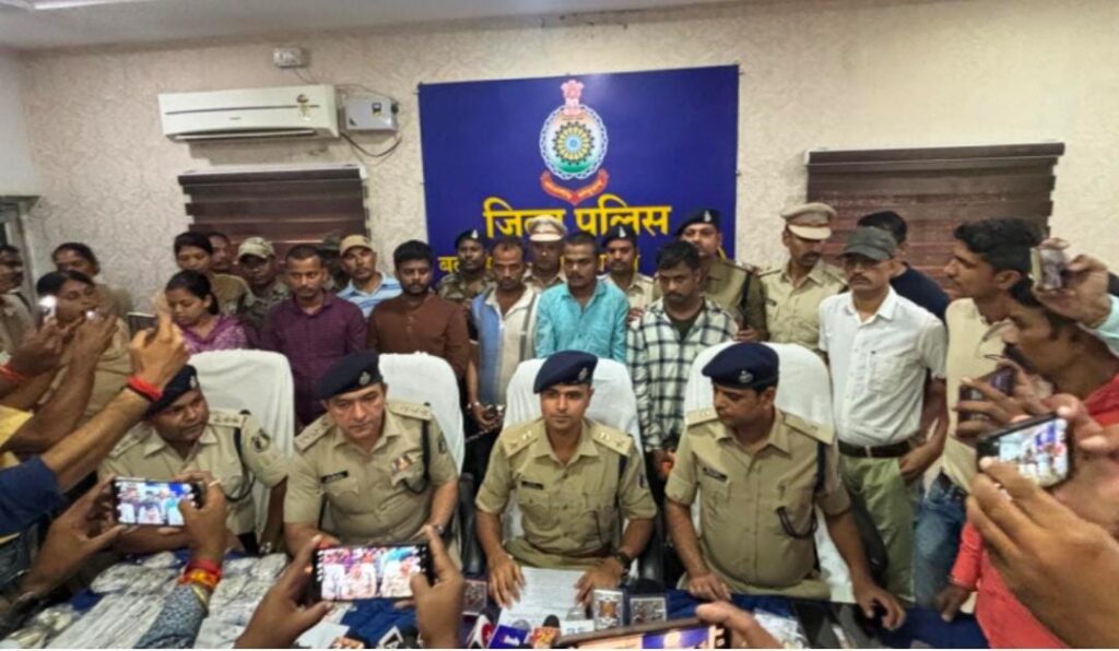 झारखंड का कुख्यात ज्वेलरी दुकान लुटेरा सोनू और मोनू दिल्ली से गिरफ्तार, 3 किलो सोना और 7 किलो चांदी बरामद