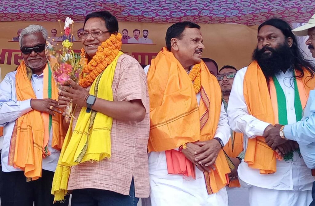 Babulal Soren’s Assets: घाटशिला से भाजपा प्रत्याशी पूर्व मुख्यमंत्री चंपई सोरेन के पुत्र बाबू लाल सोरेन के पास कुल 1.66 करोड़ की संपत्ति