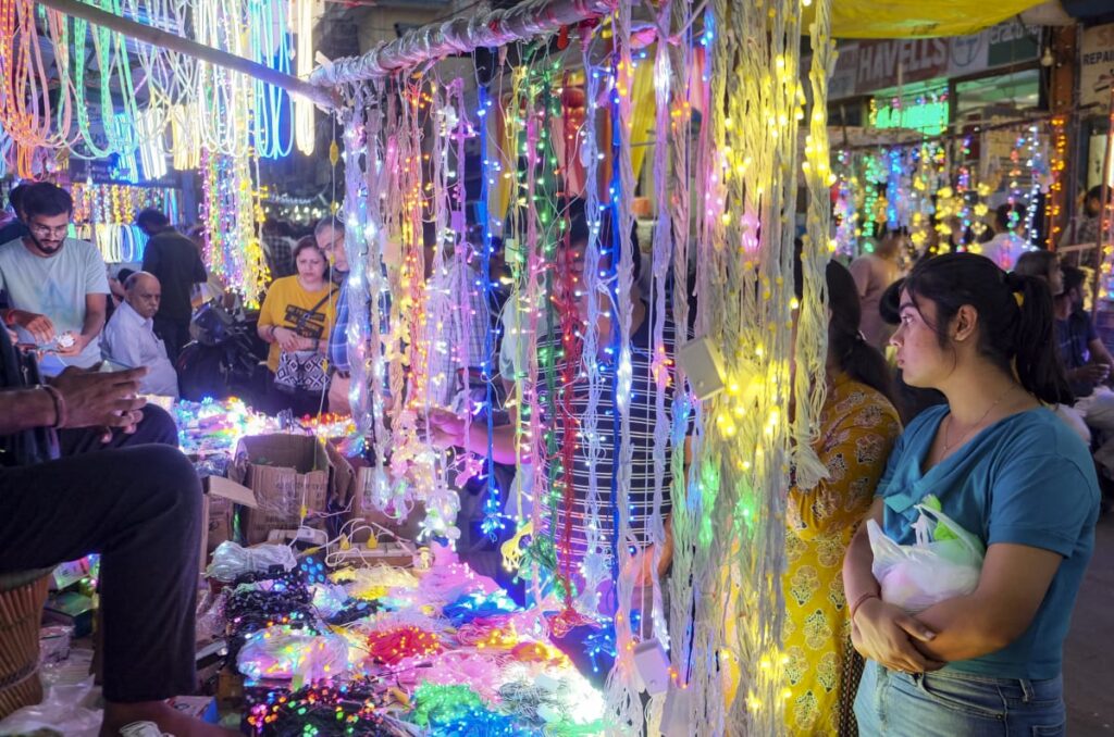 Diwali Celebration: धनतेरस पर खरीदारी शुभ, सुबह 11.07 से 30 की दोपहर 1.05 बजे तक मुहूर्त, 31 को शाम 3.13 बजे के बाद आमवस्या, रात में मनेगी दिवाली