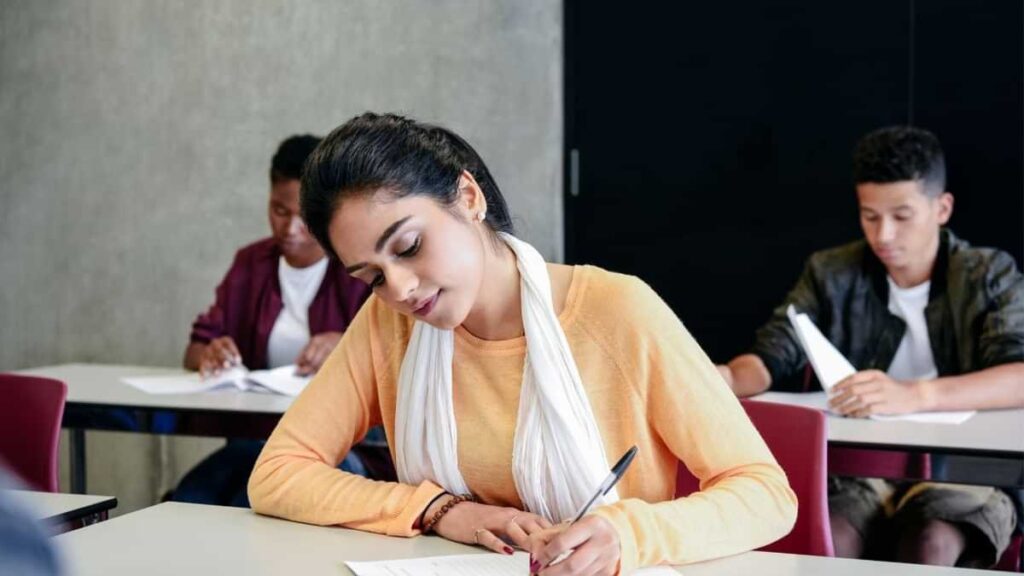 JEE Main 2025 Exam Pattern: जेईई मेन 2025 परीक्षा पैटर्न में बदलाव, प्रश्नों के चयन का विकल्प नहीं, पांच सवाल होंगे और सभी को हल करना होगा