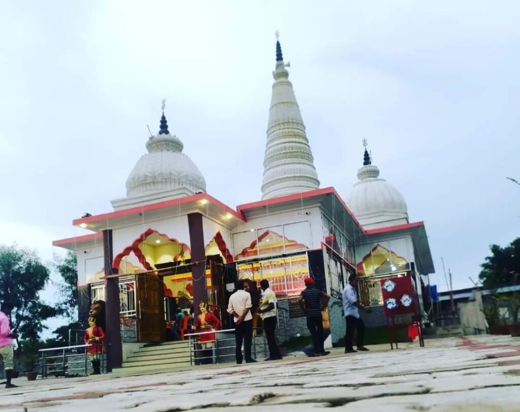 Galudih Maa Vaishnav Devi Dham: माता वैष्णो देवी धाम मंदिर में मां दुर्गा के नौ रूपों की हो रही पूजा