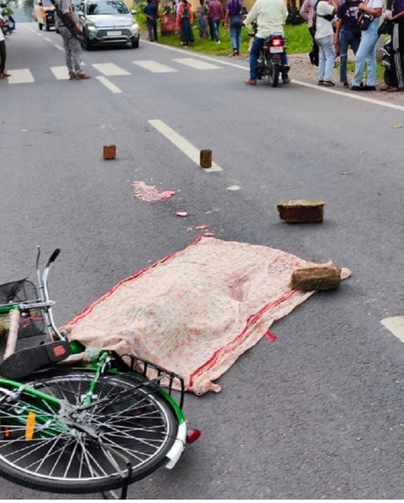 Jadugoda Accident: इचड़ा स्कूल की छात्रा 25 किमी दूर मुसाबनी गयी थी साइकिल लेने, लौटने में ट्रेलर ने रौंदा, मौत; पिता बोले, मेरी इकलौती बेटी थी वर्षा, मां हो रही थी बेसुध