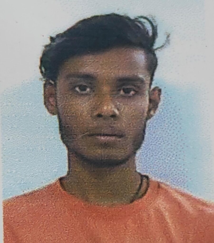 Jamshedpur Crime : बिष्टुपुर में दुर्गा पूजा घूमने के दौरान हुआ विवाद, कदमा उलियान के युवक को मारा चाकू, मौत, हत्यारों की गिरफ्तारी को लेकर छापेमारी जारी