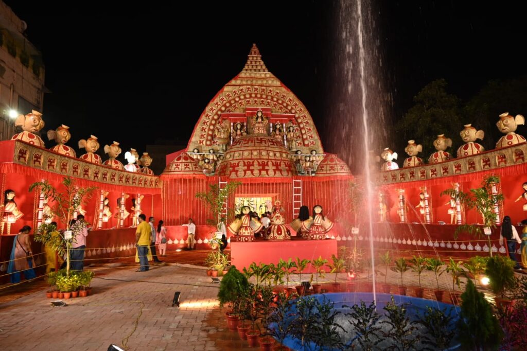 Kadma Puja Pandal: कदमा न्यू फार्म एरिया सार्वजनिक दुर्गा पूजा पंडाल का उद्घाटन बन्ना गुप्ता की पत्नी सुधा गुप्ता ने किया