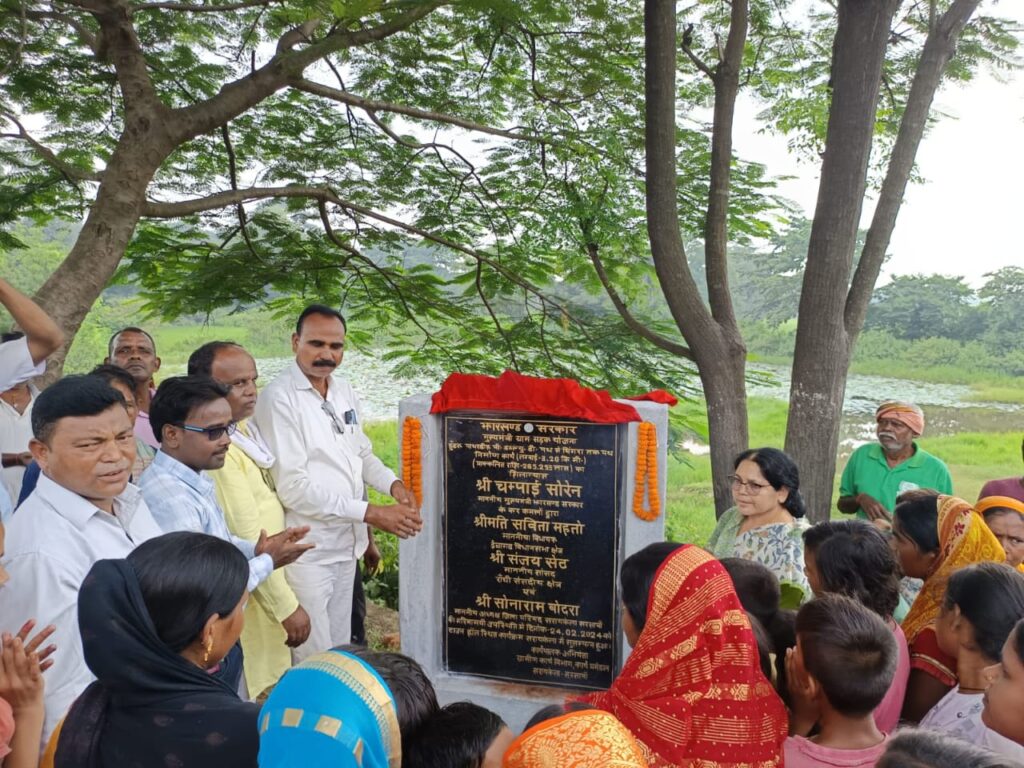Jamshedpur News: विधायक सविता महतो ने 2.65 करोड़ की लागत से सड़क का किया शिलान्यास