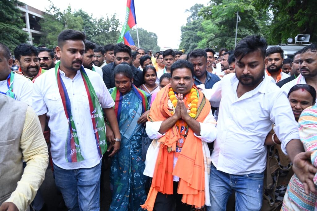 Jugsalai nomination Sahis: जुगसलाई से आजस्ू प्रत्याशी रामचंद्र सहिस ने किया नामांकन, बोले झारखंड को बचाना है, एनडीए को लाना है