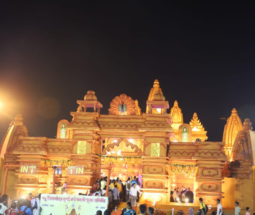 Sidgoda Durga Puja Pandal: न्यू सिदगोड़ा दुर्गापूजा पंडाल का ओडिशा के राज्यपाल रघुवर दास ने किया उदघाटन, गुजरात के स्वामी नारायण मंदिर बनाया गया है मॉडल