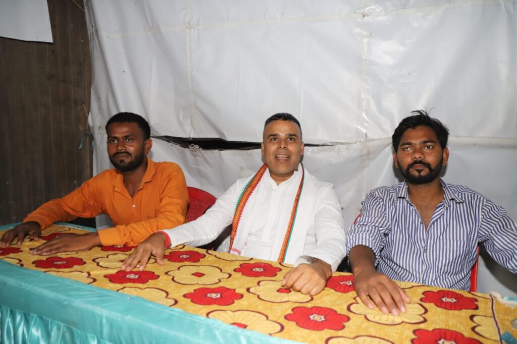 Saurabh Vishnu Election Campaign: जमशेदपुर पूर्वी विधानसभा से निर्दलीय प्रत्याशी सौरभ विष्णु बोले, शहर में शुरू करायेंगे नाइट मार्केट, बिरसानगर में अस्पताल खोलने की करेंगे पहल