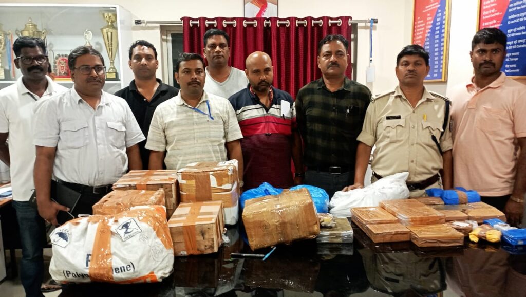 Tatanagar Station: टाटानगर रेलवे स्टेशन पर RPF की बड़ी कार्रवाई, बरामद हुआ 1.57 करोड़ के जेवरात, जांच करने आयकर विभाग की टीम भी पहुंची