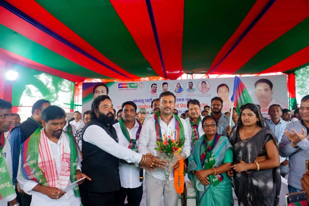 Sudesh Mahto: राज्य में शिक्षा, स्वास्थ्य और कानून व्यवस्था ठप, हटिया विधानसभा स्तरीय चूल्हा प्रमुख सम्मेलन में आजसू प्रमुख सुदेश महतो ने राज्य सरकार को घेरा