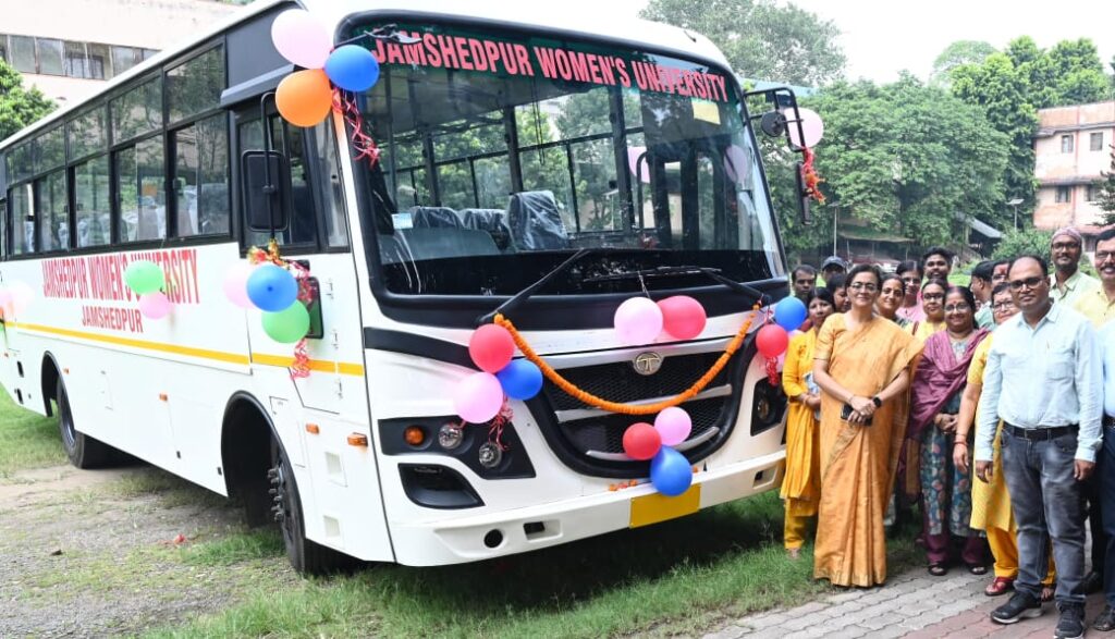 Jamshedpur Women’s University: जमशेदपुर महिला विश्वविद्यालय में छात्राओं को मिलेगी बस सेवा की सुविधा, बिष्टुपुर कैंपस में हुआ ट्रायल, नवंबर से चलने लगेगी बस
