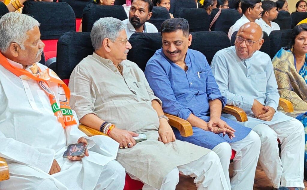 Jamshedpur west Election: जमशेदपुर पश्चिम के चुनावी मैदान में पसीना बहा रहे बिहार जदयू के बड़े राजनेता, छठ पूजा के बाद प्रचार के शोर में आयेगी और तेजी