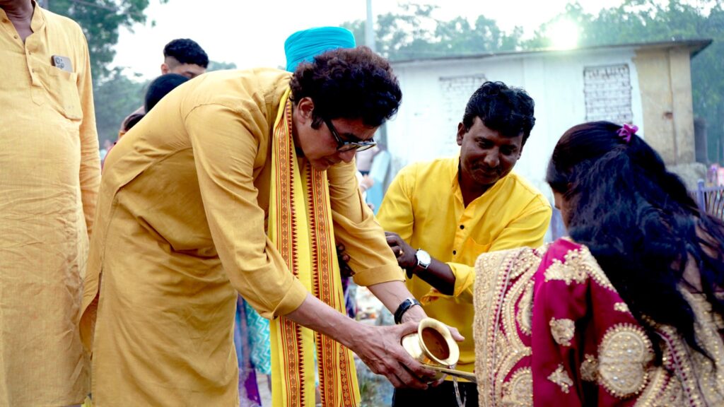 Dr Ajoy Kumar : जमशेदपुर पूर्वी से कांग्रेस प्रत्याशी डॉ अजय ने अस्ताचलगामी भगवान भास्कर को दिया अर्घ्य, बोले, छठी मईंया सभी का कल्याण करें