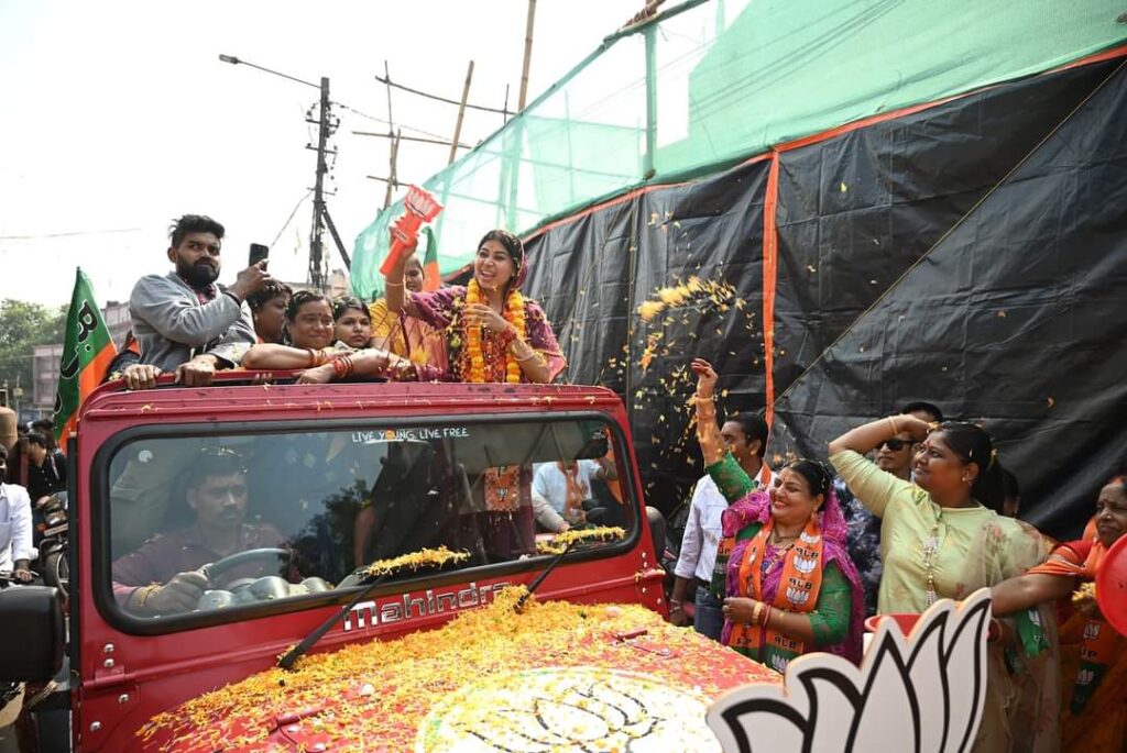 Purnima Election Campaign: जमशेदपुर पूर्वी से भाजपा प्रत्याशी पूर्णिमा दास साहू पहुंची काशीडीह, तो उमड़ा हुजूम, लोगों ने पुष्प वर्षा कर किया स्वागत