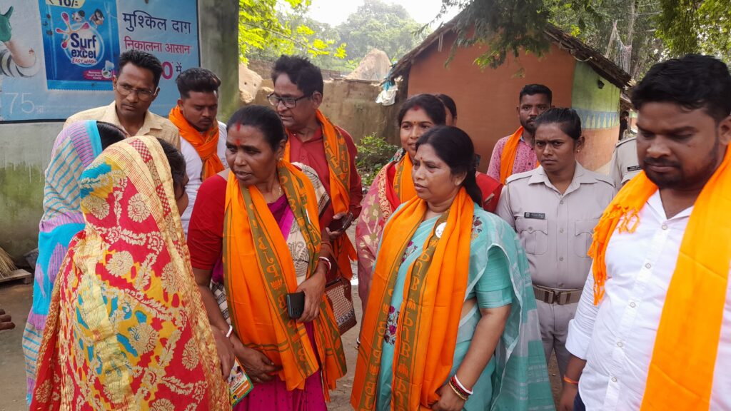 Jamshedpur : पोटका विधानसभा क्षेत्र के भाजपा प्रत्याशी मीरा मुंडा के समर्थन में पूर्व भाजपा विधायक मेनका सरदार एवं गणेश सरदार के द्वारा चलाए गए जनसंपर्क अभियान में उमड़ा जन सैलाब, लोगों ने दिया विजयी भव का आशीर्वाद