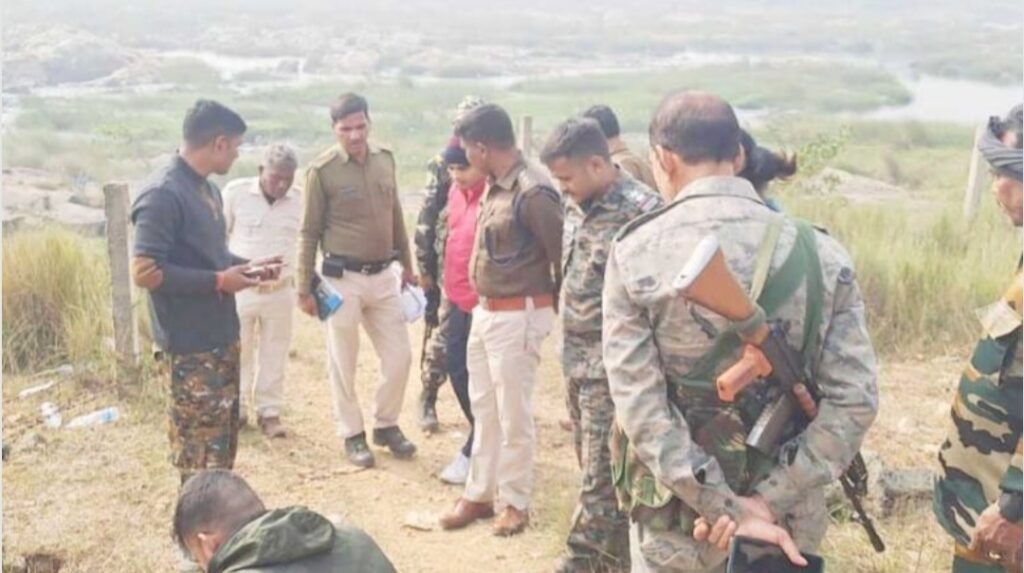 Saraikela Brutal Murder: युवती की पत्थर से कुचकर निर्मम हत्या, खरकई नदी किनारे वारदात की जगह से शराब की बोतलें और शक्तिवर्धक दवाएं मिलीं, दुष्कर्म की आशंका