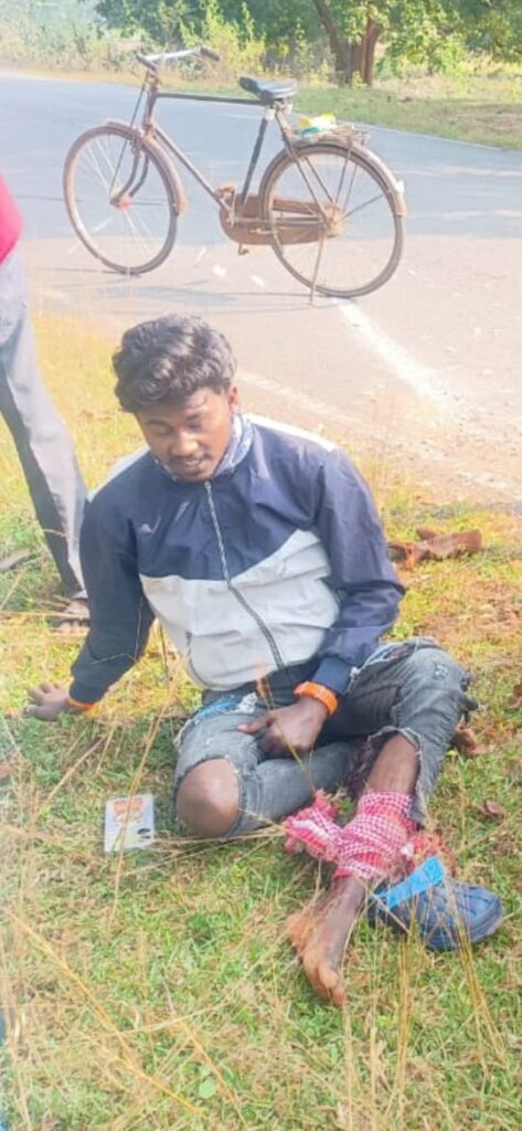 Chakradharpur Accident: मनोहरपुर-आनंदपुर मुख्य मार्ग पर कुड़ना में ऑटो पलटा, चालक घायल