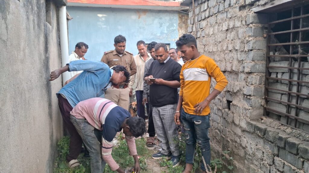 Jamshedpur News: हत्या या आत्महत्या! बागबेड़ा में घर की खिड़की से लटका मिला युवक का शव